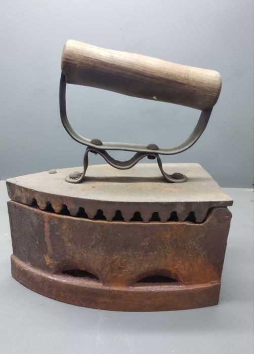 Старинный утюг СССР