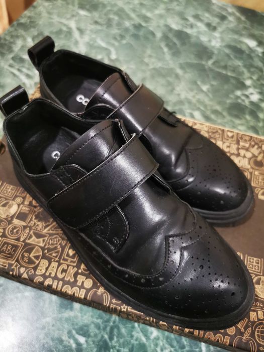 Продам туфли школьные