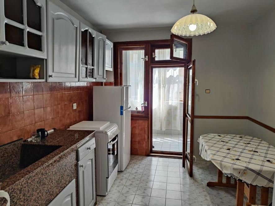 Дава се под наем Тристаен апартамент в Бургас, Център - 98 кв.м за 510 € - Снимка #4