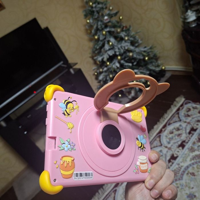 Bolalar plansheti va kompyuter sotiladi