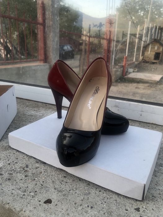 Продавам офециални обувки и портомоне размер 38