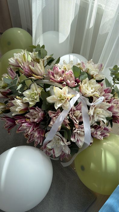 Цветы лилиибукет