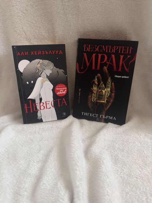 Различни книги от снимките