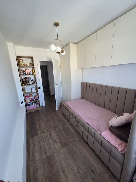 Închiriez apartament 3 camere langa Medicină
