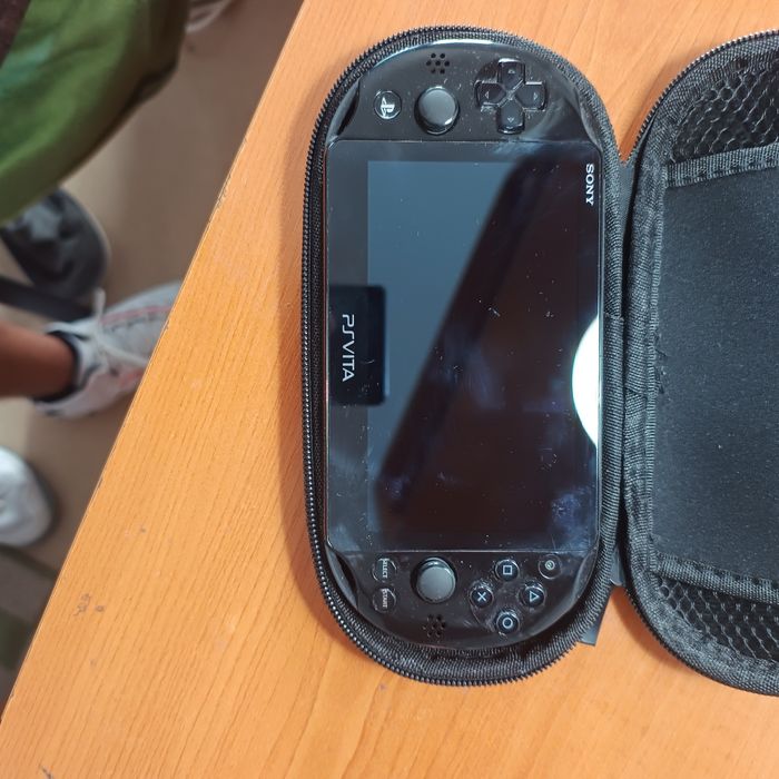 playstation vita 2000 second hand si noi de vanzare • Anunturi