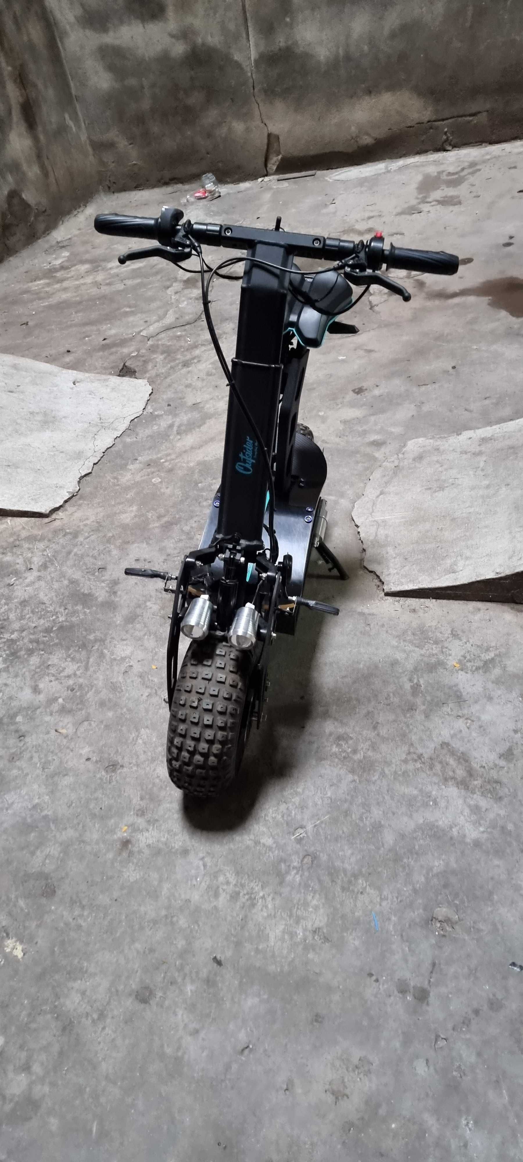 OutSider DemiGod Makalu Cecotec approved electric moped