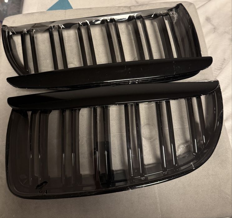 Grile duble BMW E90/E91/E92/E93 LCI – Negru lucios (Piano Black) – Noi