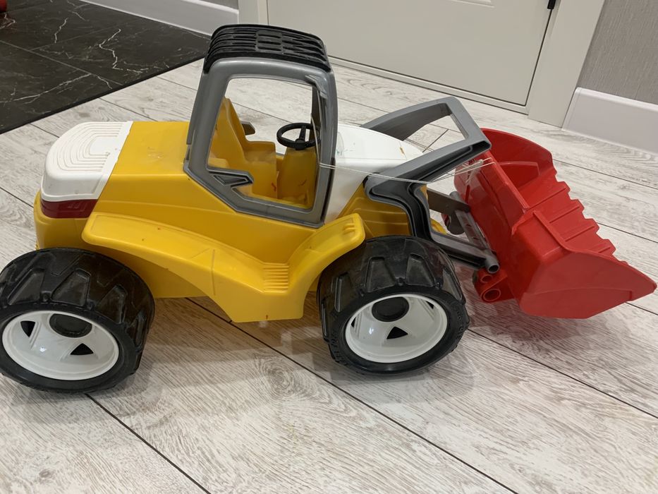 Продам игрушки и ванночку