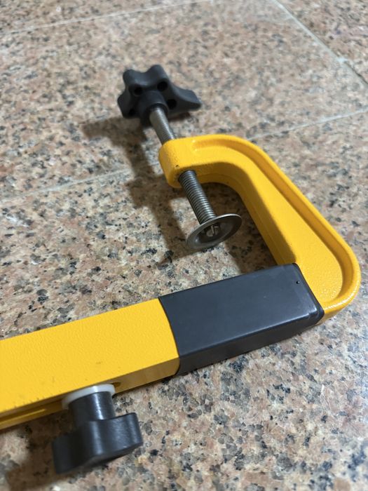 Струбцина для датчика эхолота