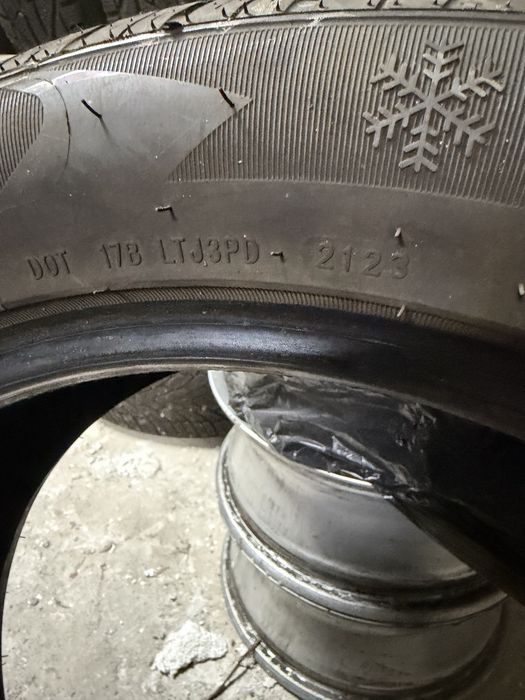 235/50/19 Зимни гуми
