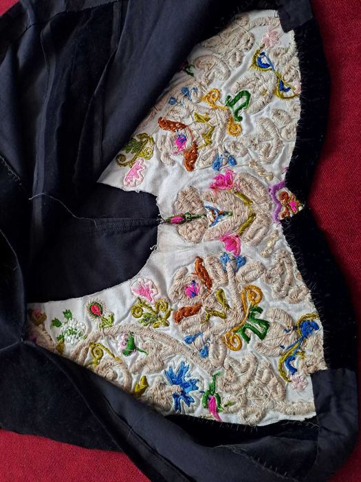 fusta veche traditionala catifea broderie fir metalic