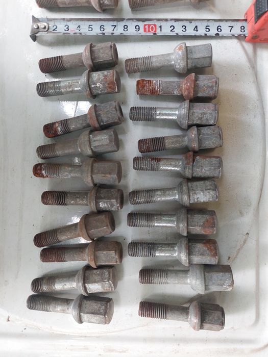 Болты на титановые диски.