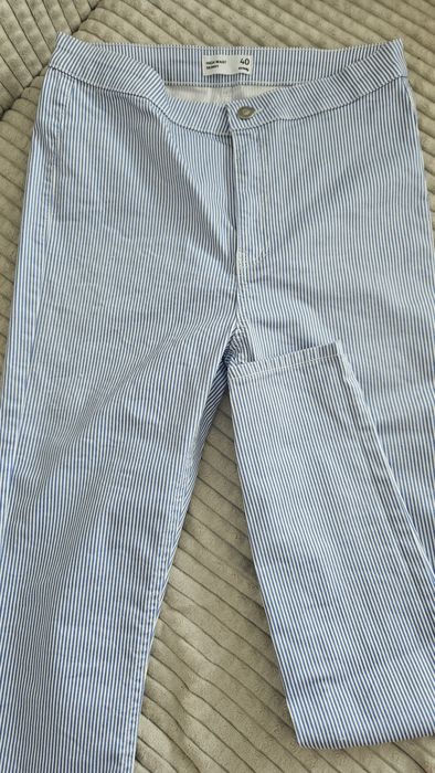 Pantaloni în dungi Sinsay