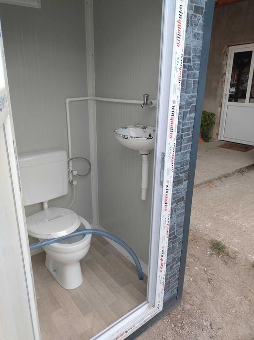 Мобилна тоалетна и Баня