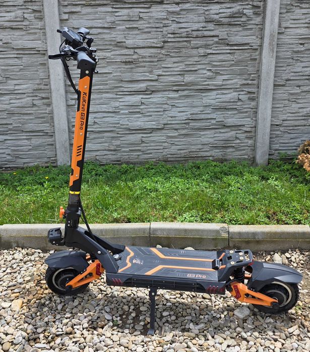 Vand trotineta electrica Kukirin G3 Pro utilizata 97% pe drumuri asfaltate.Are 830 km(reali) si a fost condusa cu prudenta, neavand zgarieturi majore!