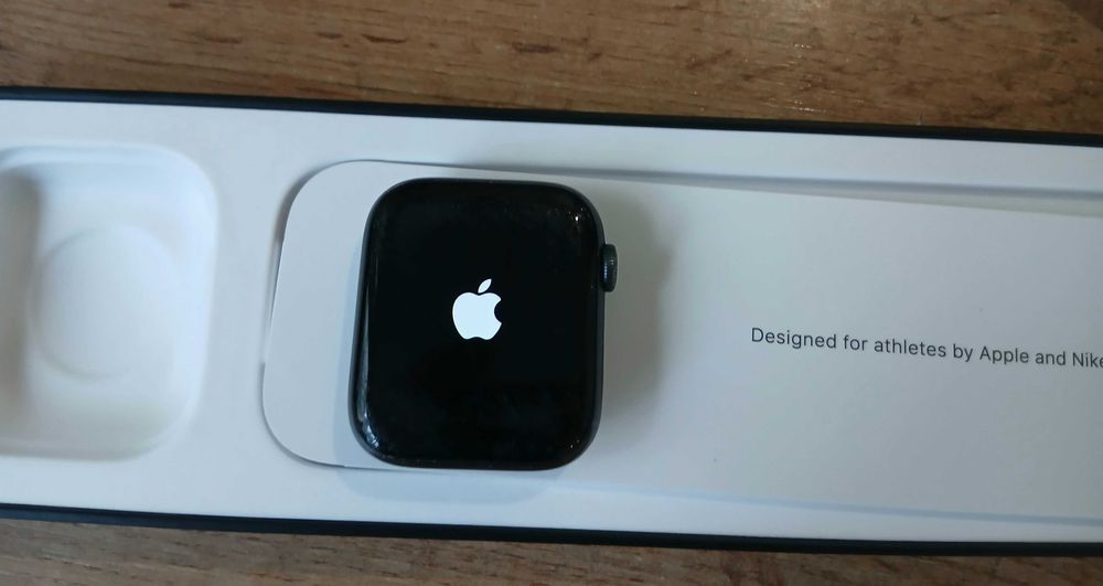 Apple Watch SE 6 Nike Edition