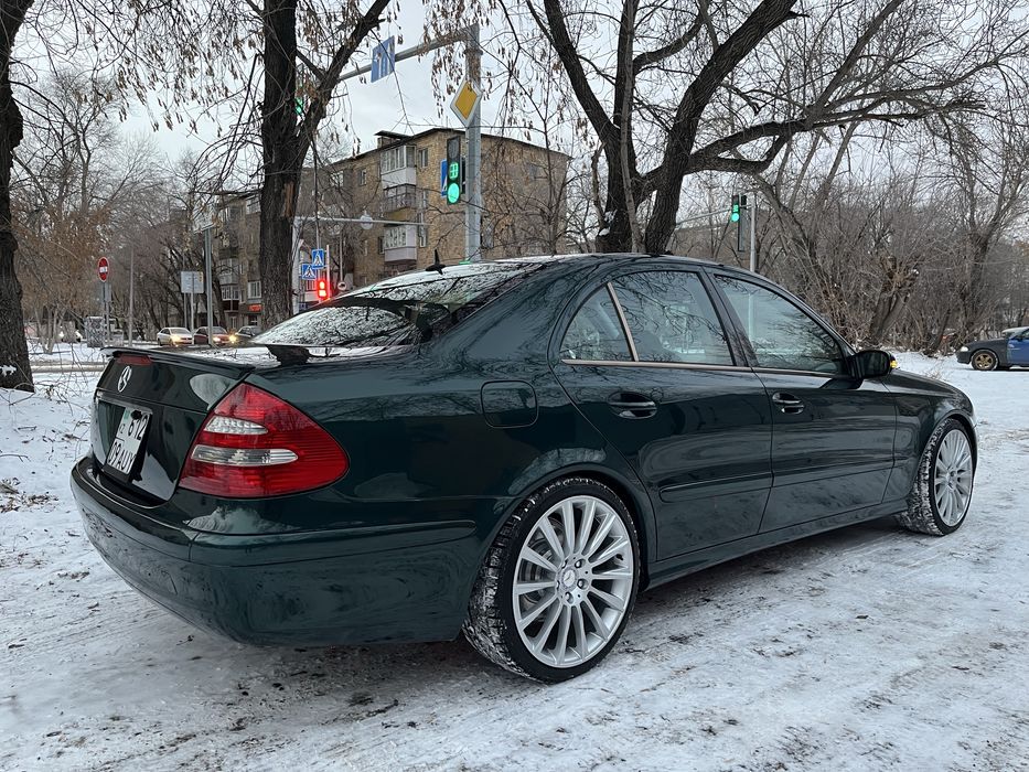 Mercedes-Benz E240 в идеальном состоянии.