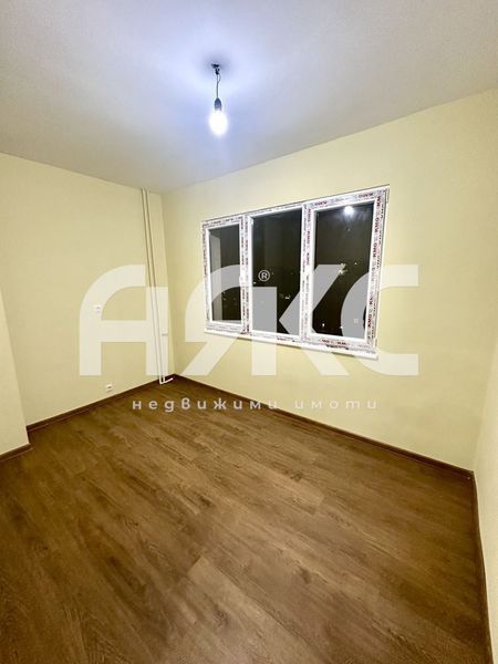 Двустаен апартамент в кв. Надежда 1