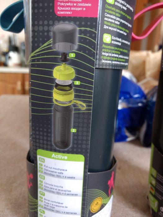 Спортна бутилка Brita синя розова зелена