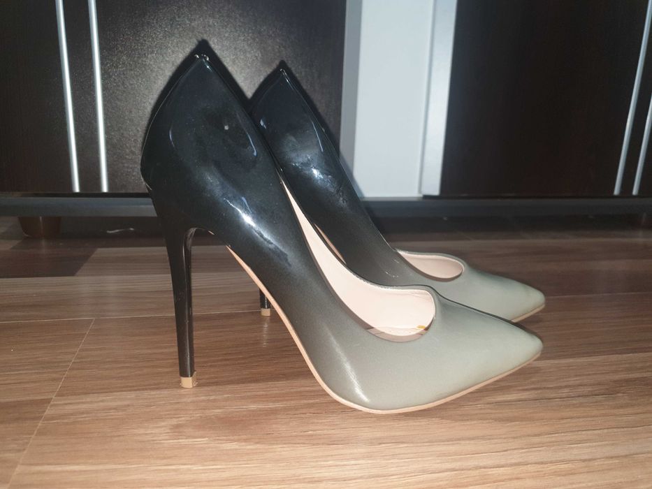 Pantofi gri marimea 37