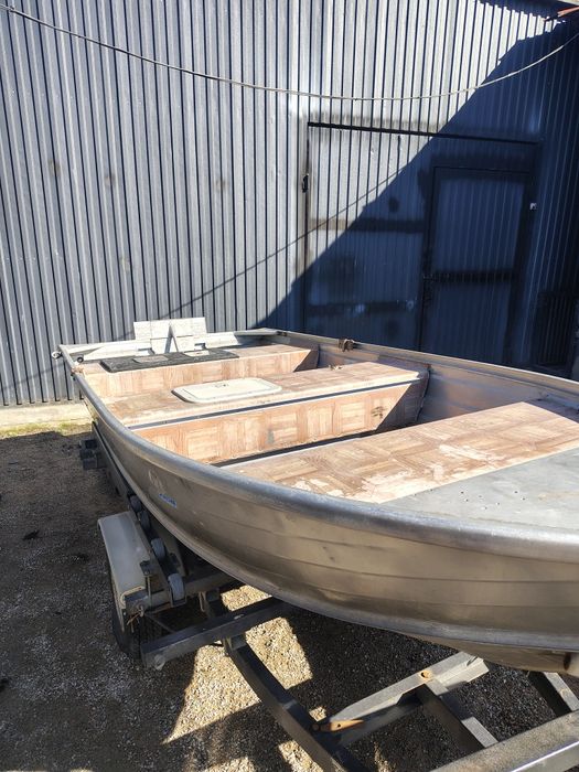 Продам лодку алюминевую