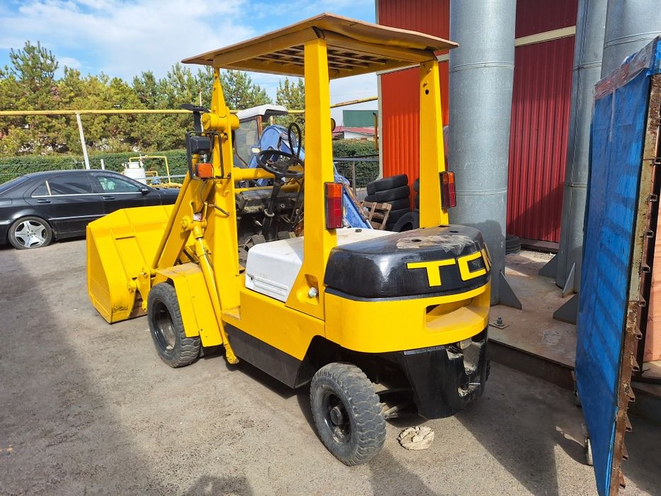 Продам фронтальный погрузчик 1 кубов