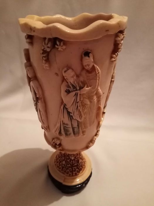 Vază sculptată rășină 4 scene China Antica, H 32cm.