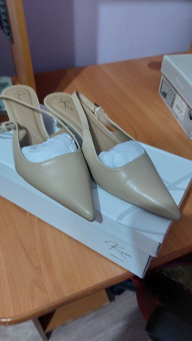Продам недорого босоножки