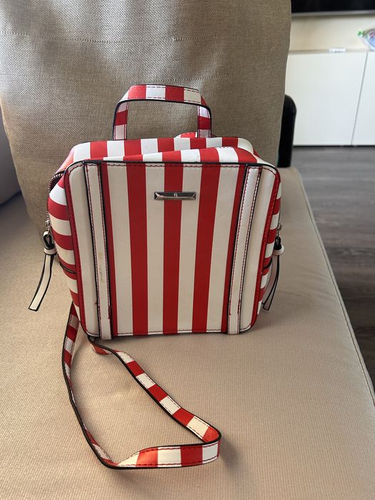 Дамска малка чантичка-раничка