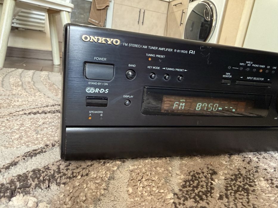 Onkyo R-811 Мини ресивър