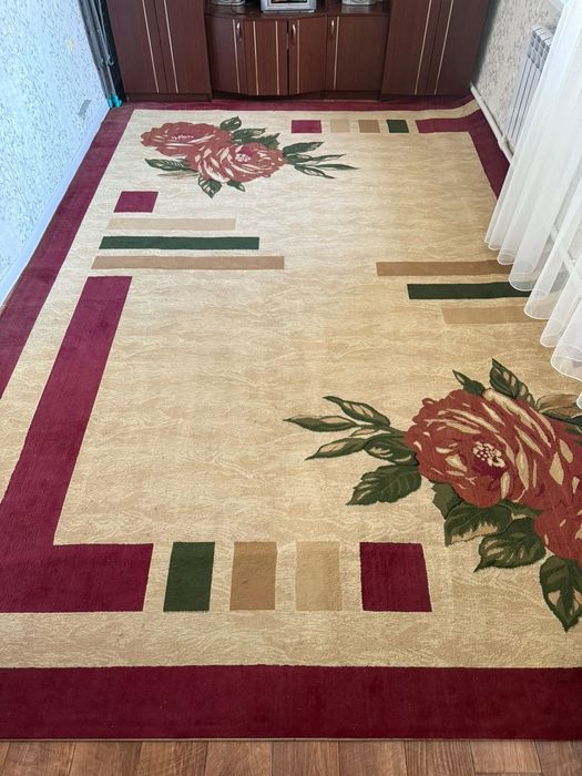 Продам ковер в хорошем состоянии