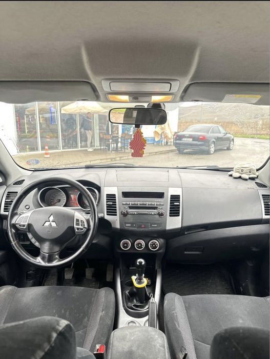 Mitsubishi Outlander 2