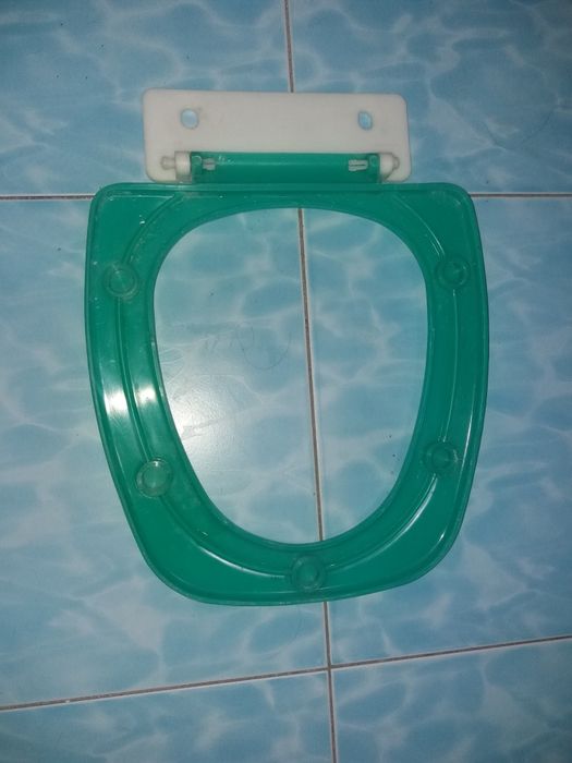 Срочно продаётся ободок для унитаза б/у