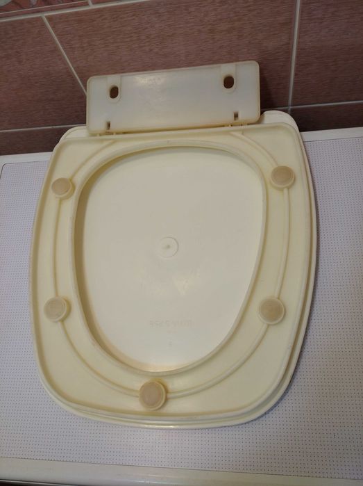 Крышка от бачка унитаза (ссср). Сиденье для унитаза, туалета.