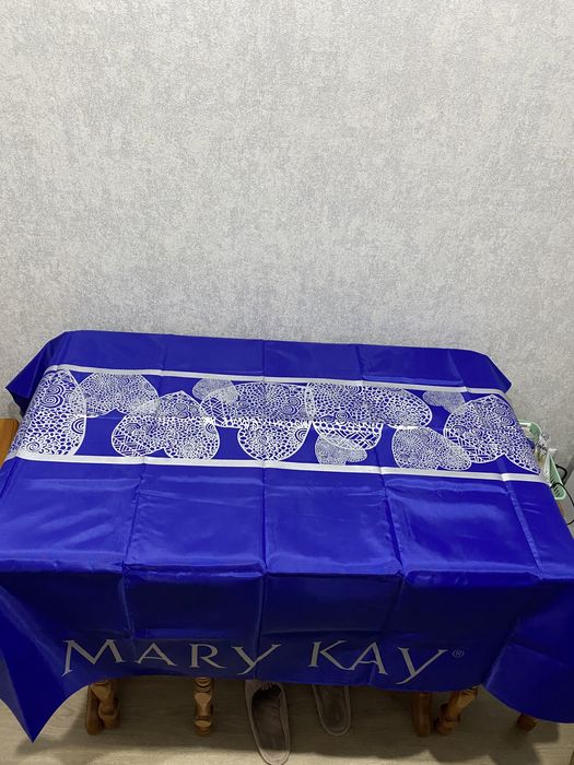 Продам скатерть  новую