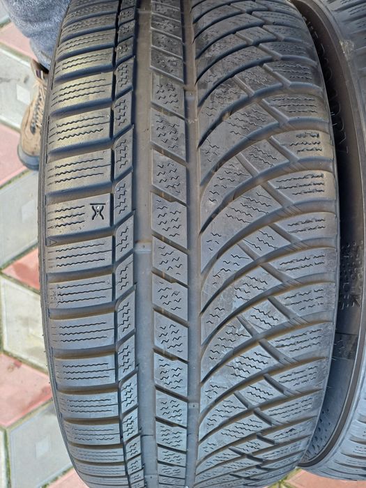 Vând 2 anvelope de iarna 245 45 r19 KUMHO foarte bune din 2023