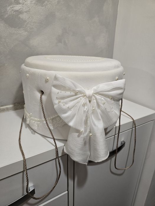 Cufăr/ cutie de Botez Buretat din Catifea Pufoasă – Alb Elegant