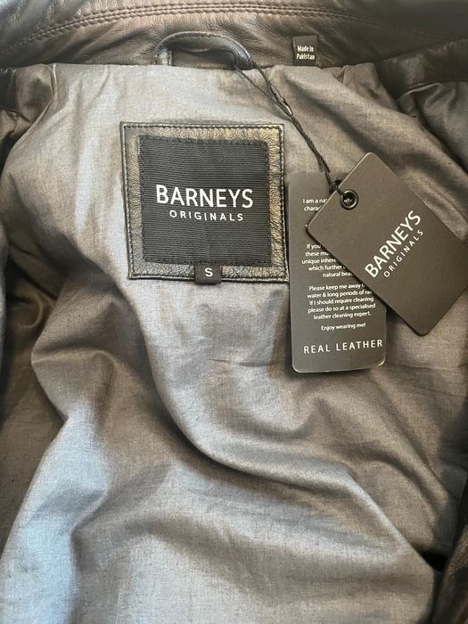 Jacheta de piele nouă cu eticheta