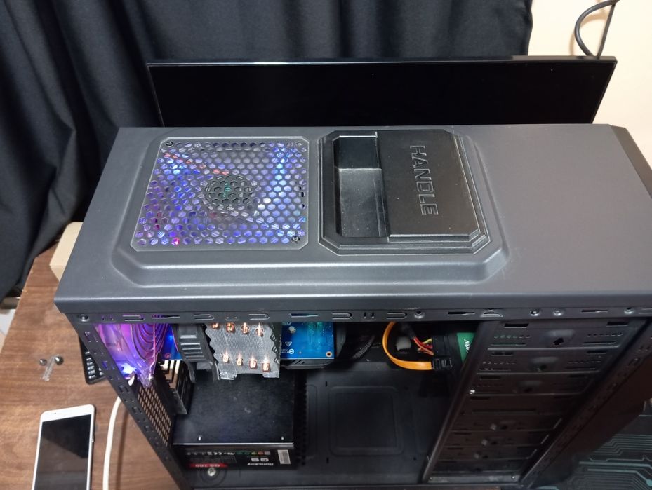 Kompyuter sotiladi i7 9700k