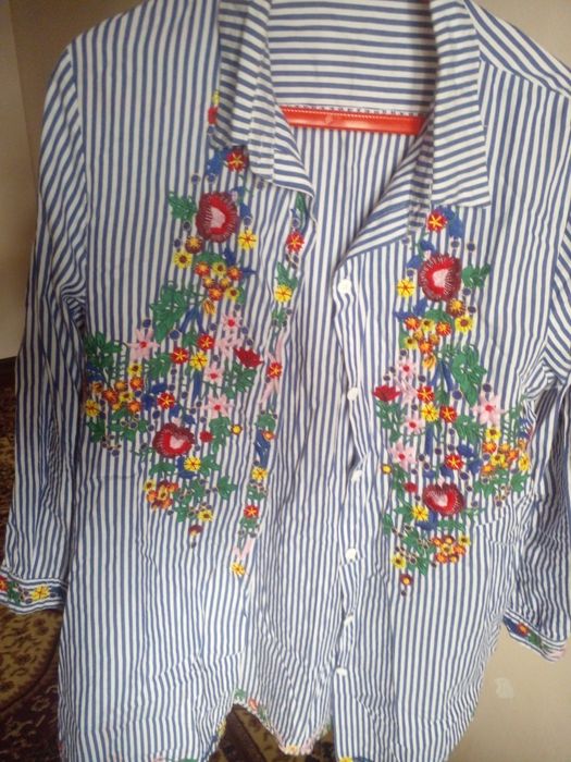 Yaxshi ko'ynelar hammasi rubashkar xam ichidagi fudbo'lka ham sotiladi