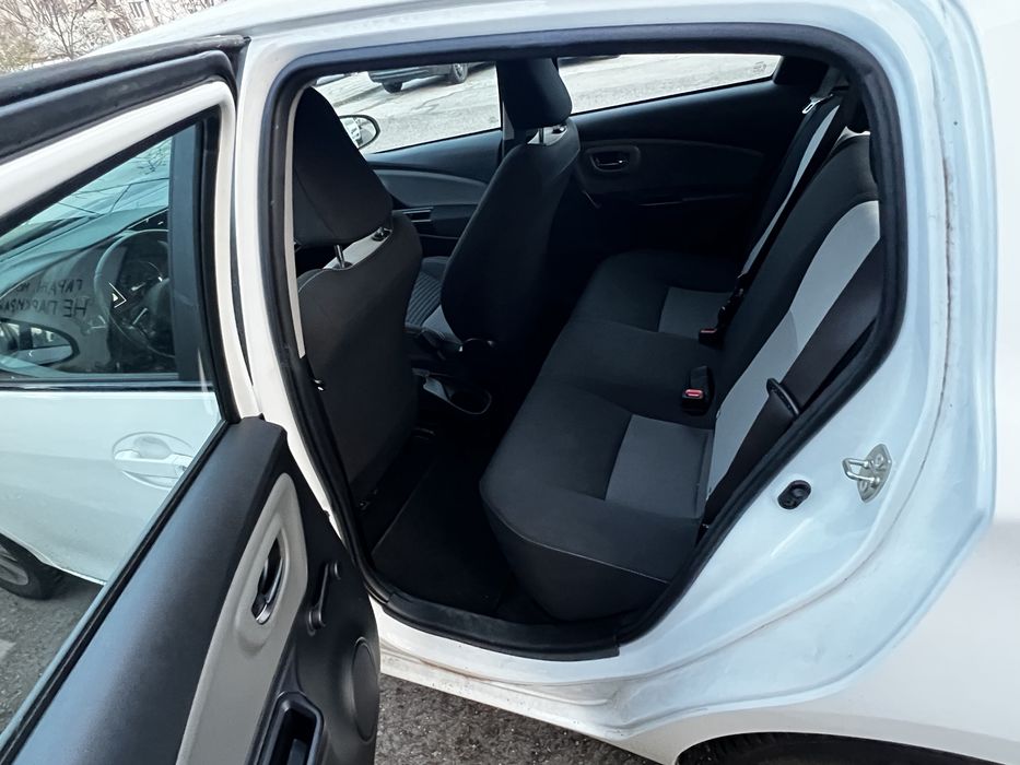 Toyota Yaris 1.5 CVT 5D Luna