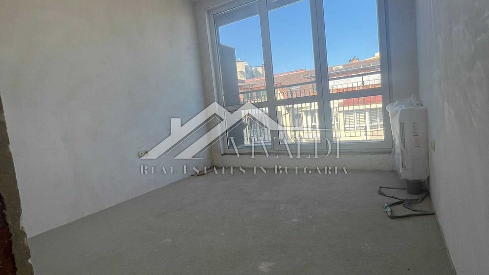 Продава се Тристаен апартамент в Варна, Левски - 86 кв.м за 2547 €/кв.м - Снимка #11
