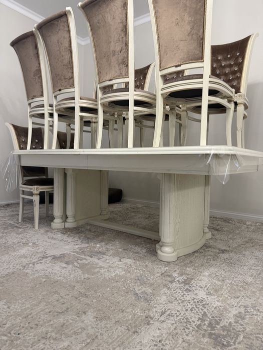 Продаю стол со стульями