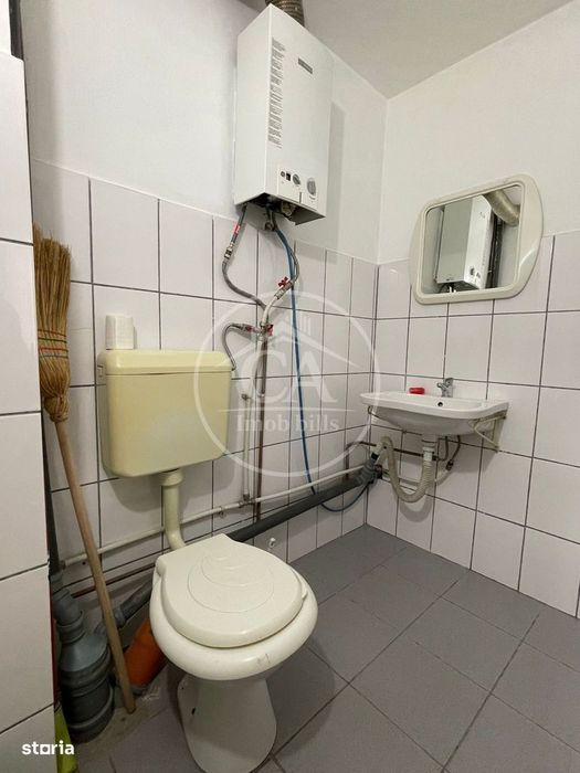 Casa de vânzare cu 8 camere de tip P+E+M in zona Rogerius, Oradea