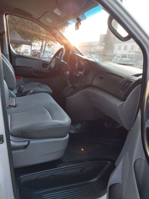 Hyundai_starex .
