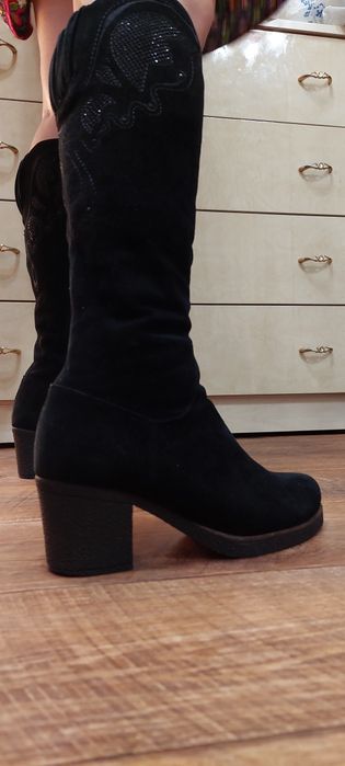 Продаю зимние сапоги