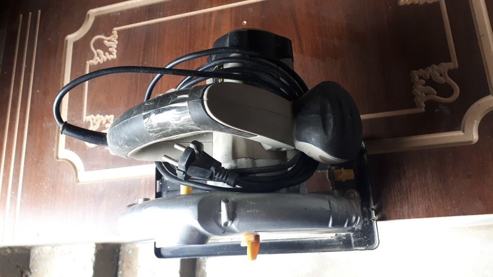 Elektro pila Titan sotiladi