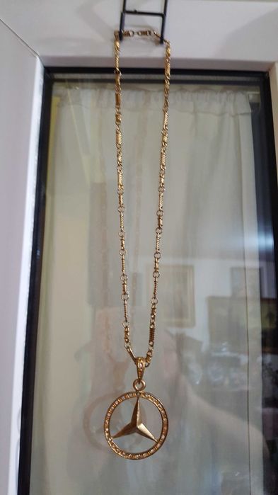 vînd lănțișor cu pandativ mercedes