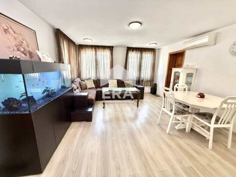 Ексклузивна обзаведена къща за продажба със зимна градина с барбекю, р