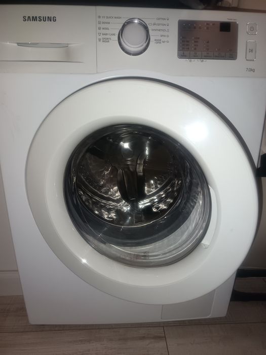 Vând mașina de spălat Samsung 7 kg